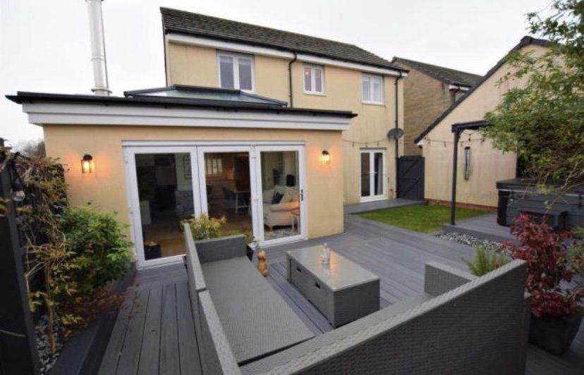 Domestic extension with roof lantern