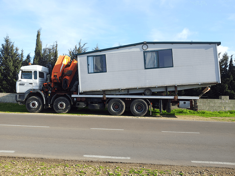 Trasporto di una piccola casa prefabbricata