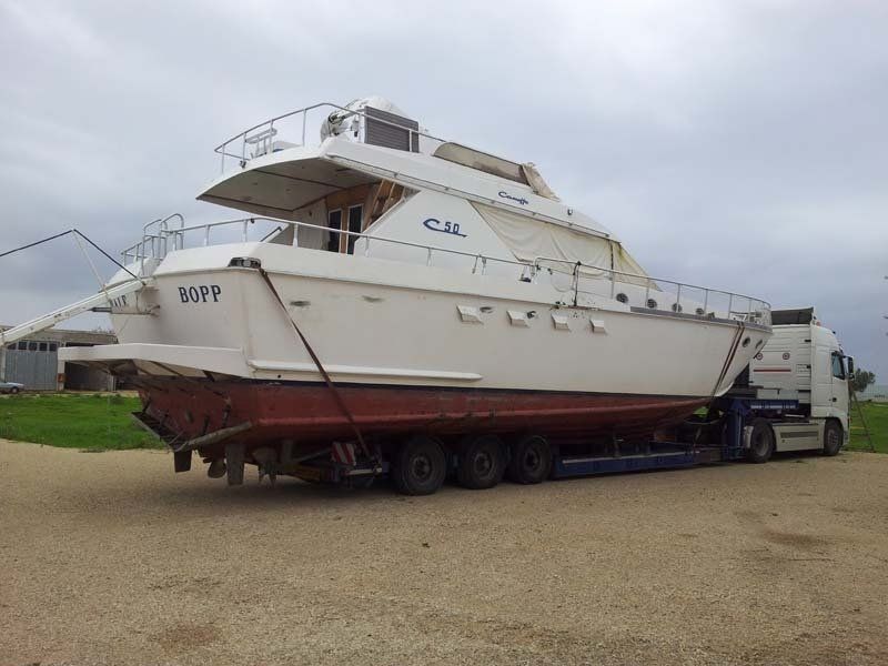 Yacht trasportato in sicurezza