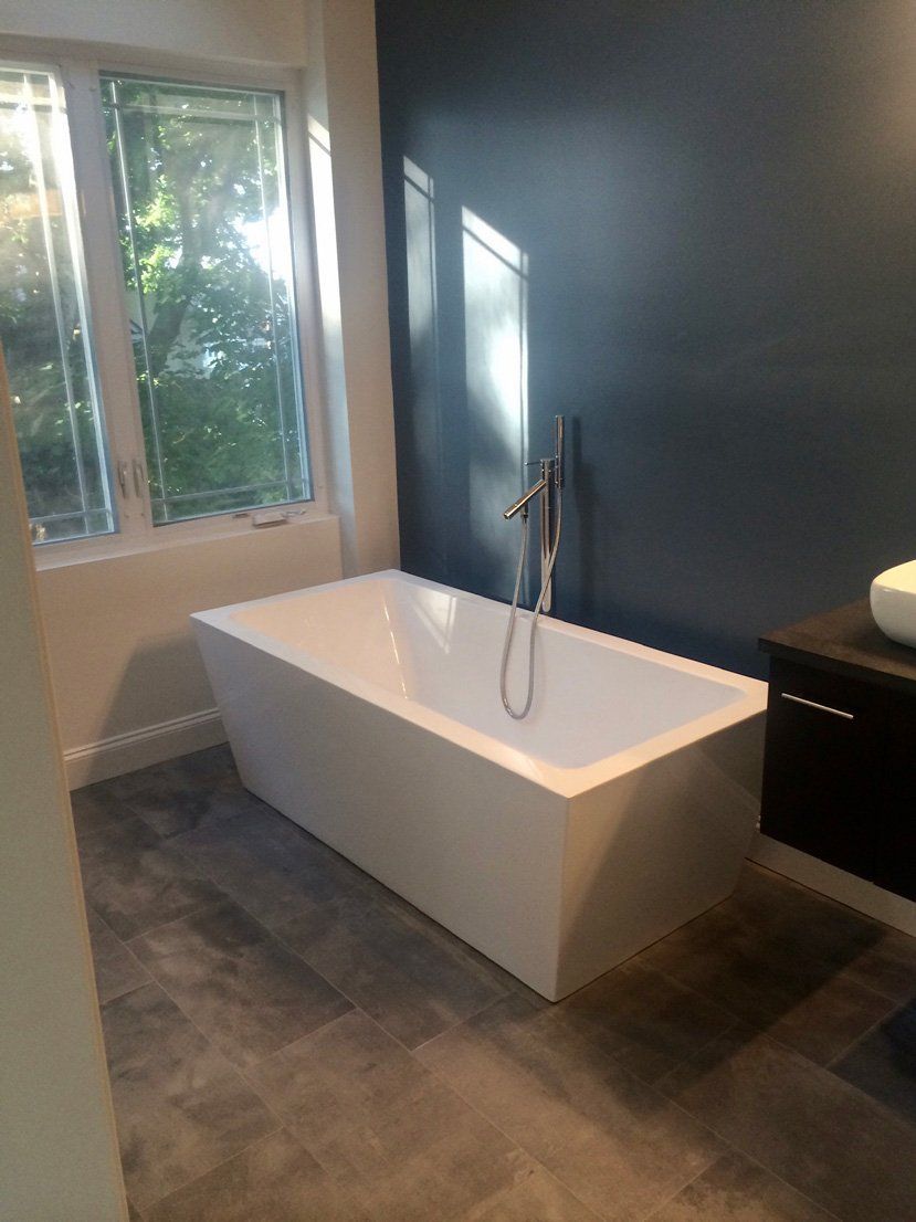 White Bathtub — Parkesburg, PA — E.P. Hannum Building