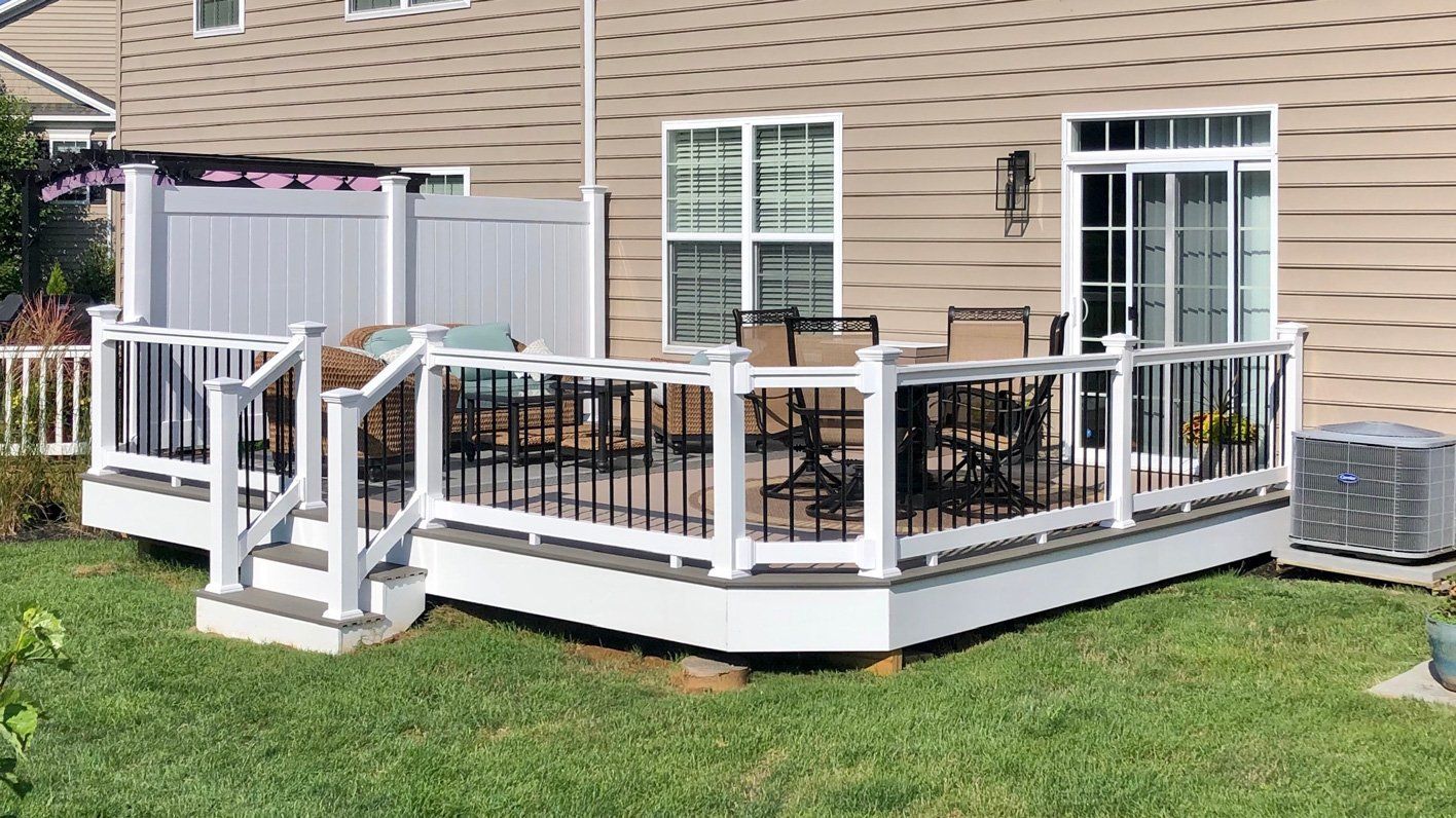 White Backyard Deck — Parkesburg, PA — E.P. Hannum Building
