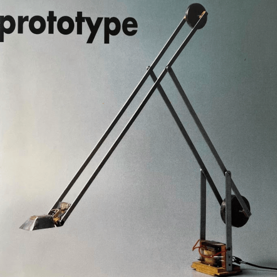 Una imagen de una lámpara que dice prototipo.