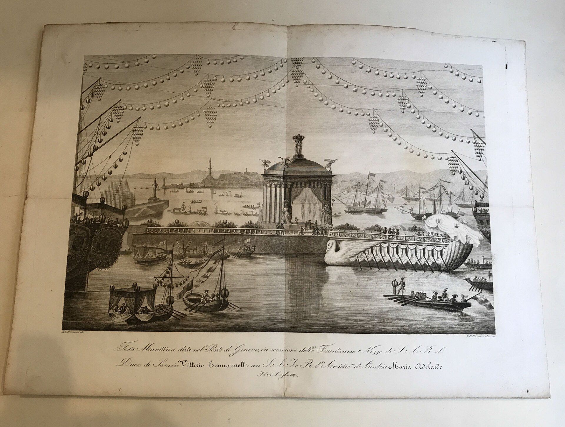 Libro antico con foto d'epoca