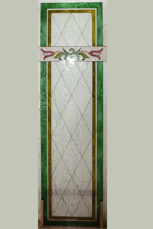 vetrata con decorazione classica