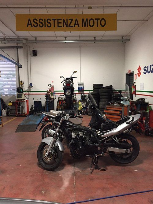 Moto in riparazione