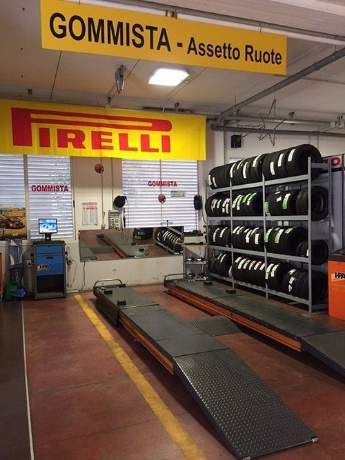 Officina con gomme