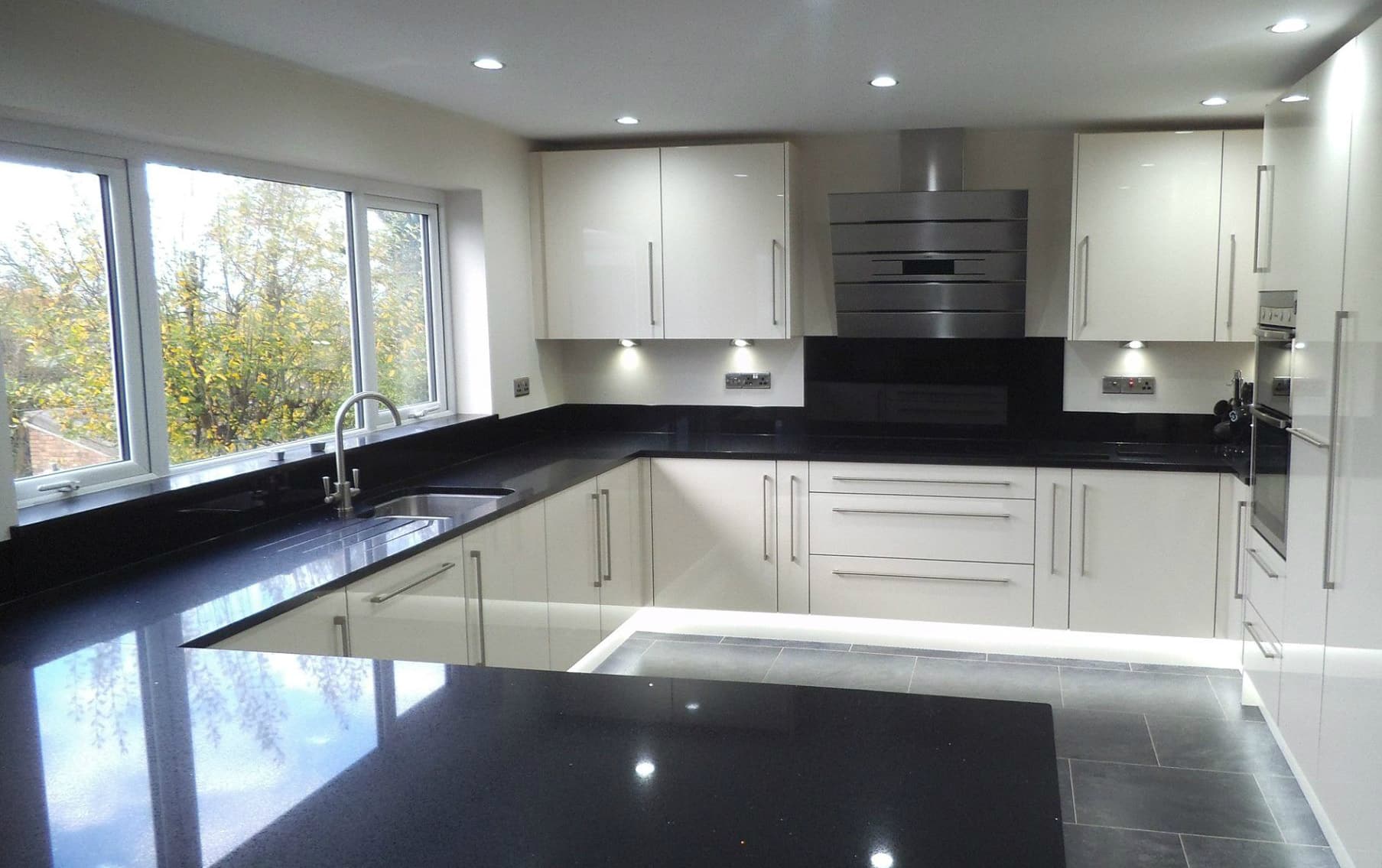 kitchen fitter bromsgrove