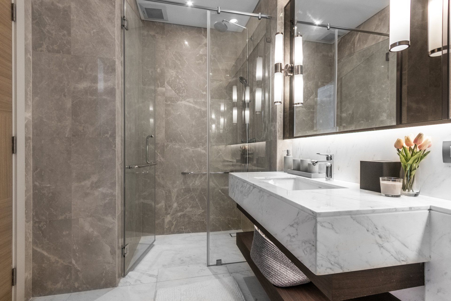 Clean And White Bathroom With Amenities — Rocky River, OH — North Ohio Sewer and Drain LLC Clean And White Bathroom With Amenities — Rocky River, OH — North Ohio Sewer and Drain LLC