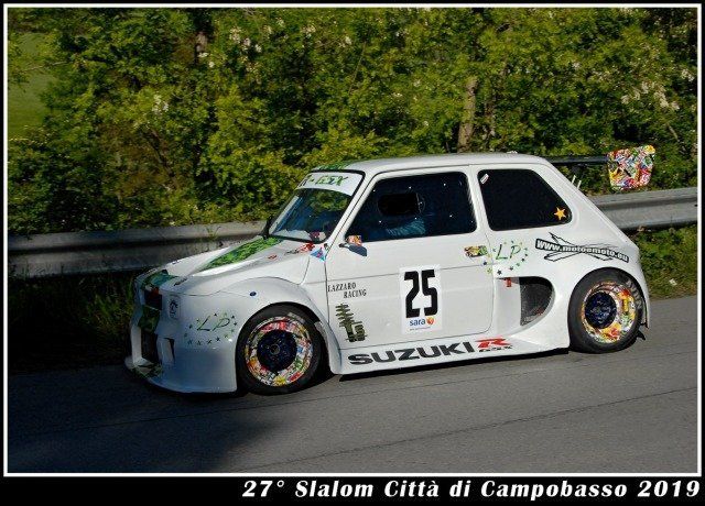 Veicolo allo slalom