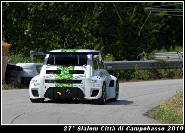 Vettura allo slalom di Campobasso