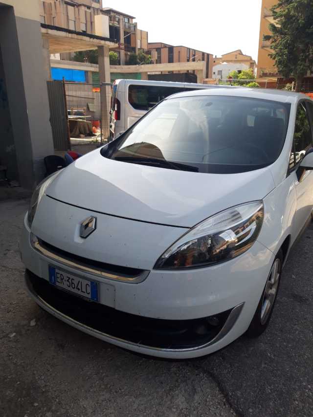 Noleggio Renault Scenic