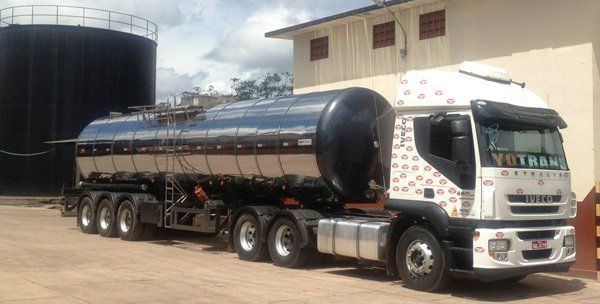 Gordura da Fruta Palma Transportada por Caminhões da Markju