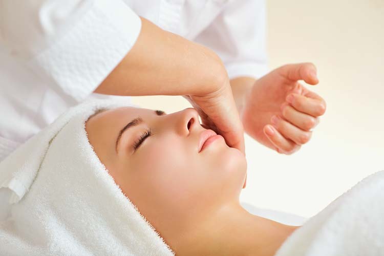 Beautiful-woman-at-a-facial-massage-at-a-spa-salon