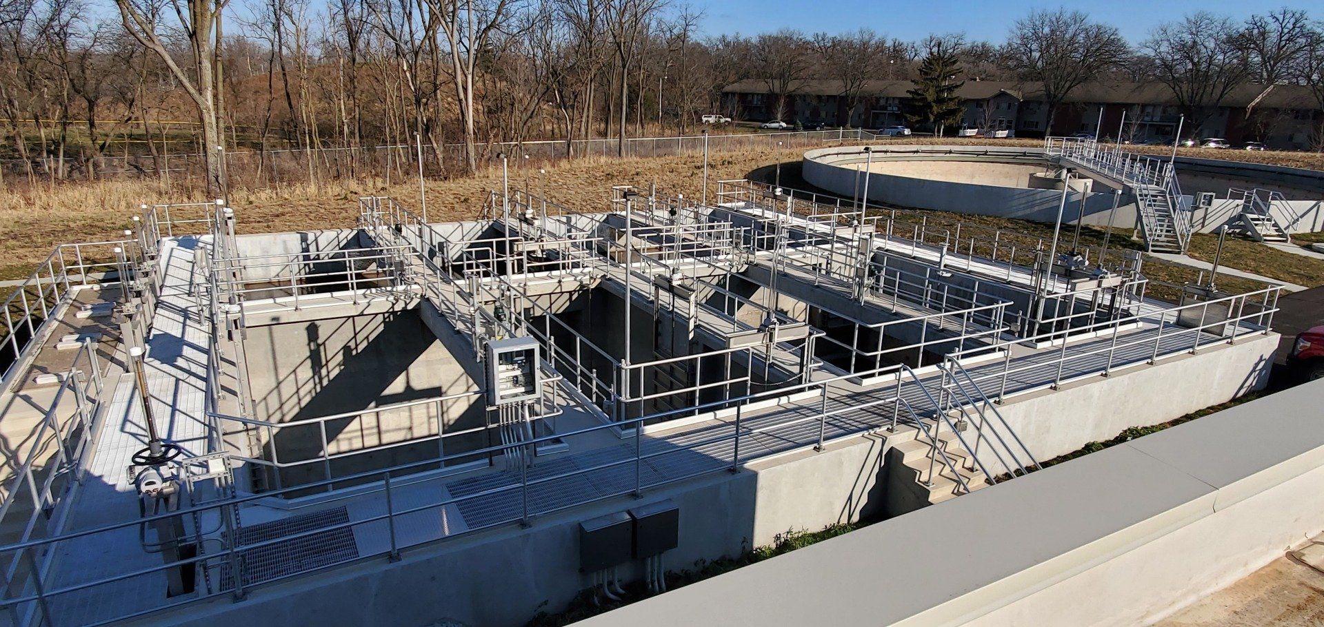 An aerial view of a large concrete structure in the middle of a field.