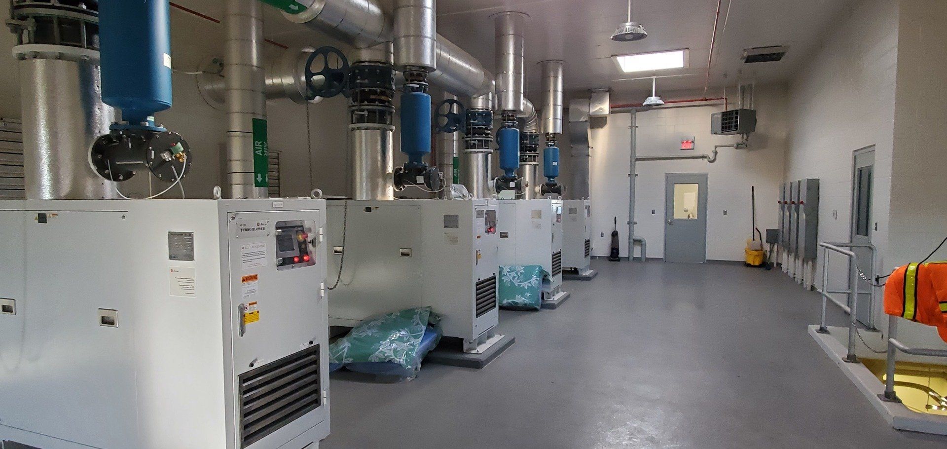 A large room filled with lots of machinery and pipes.