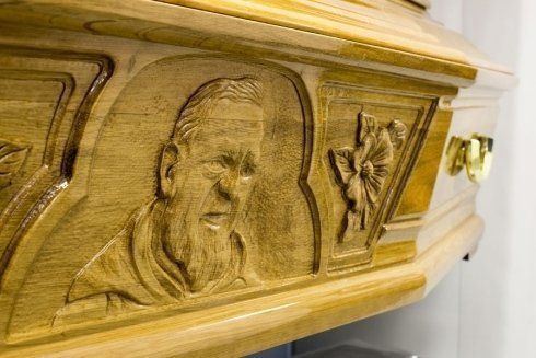 bassorilievo decorativo per bara