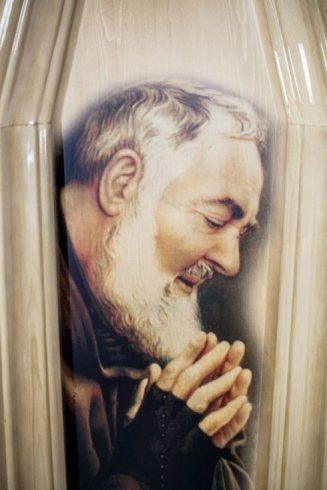 icona sacra su bara di legno