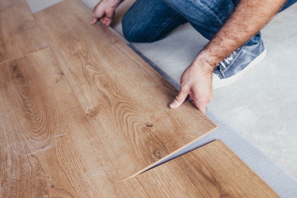Posa di assi del parquet