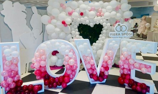 palloncini con scritta love