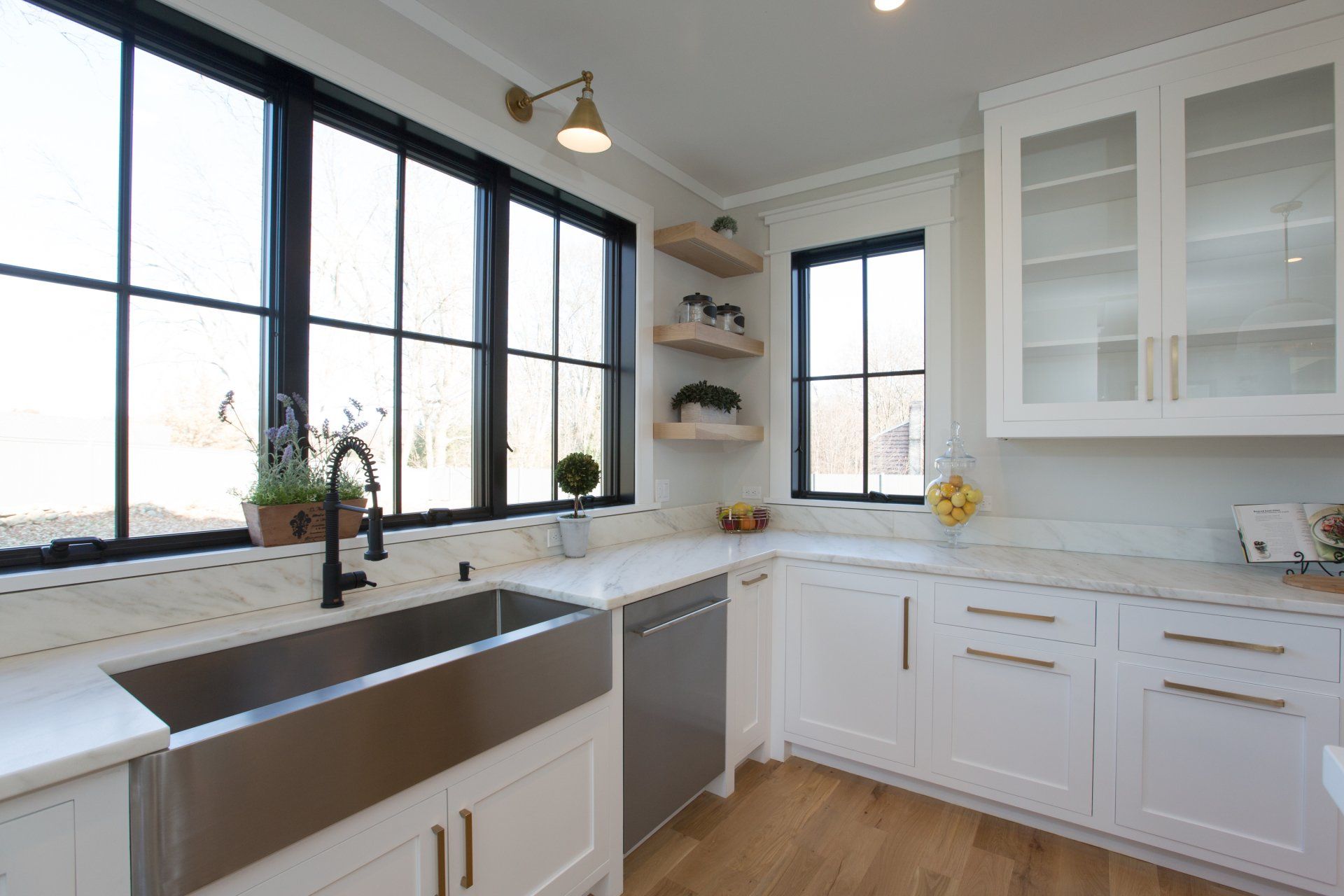 Marble Countertops & White Kitchen Cabinets