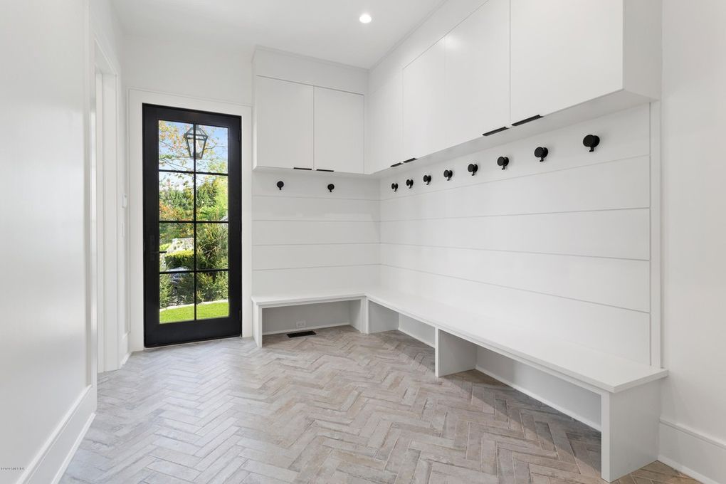 White Custom Kitchen Cabinets
