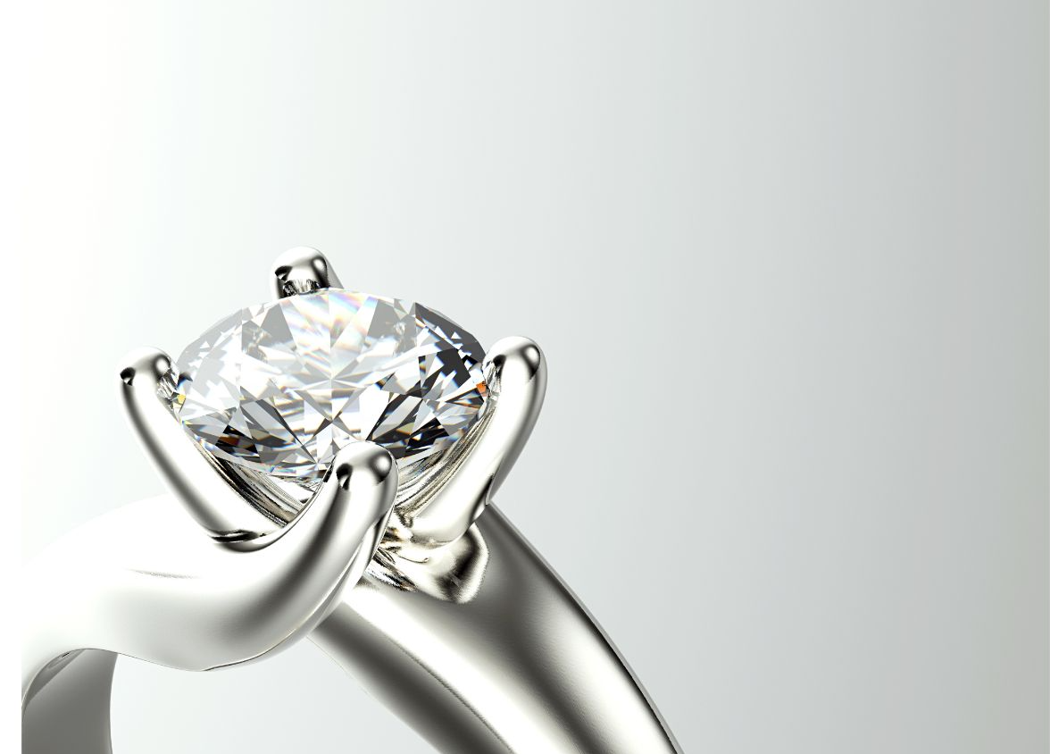 anello con diamante