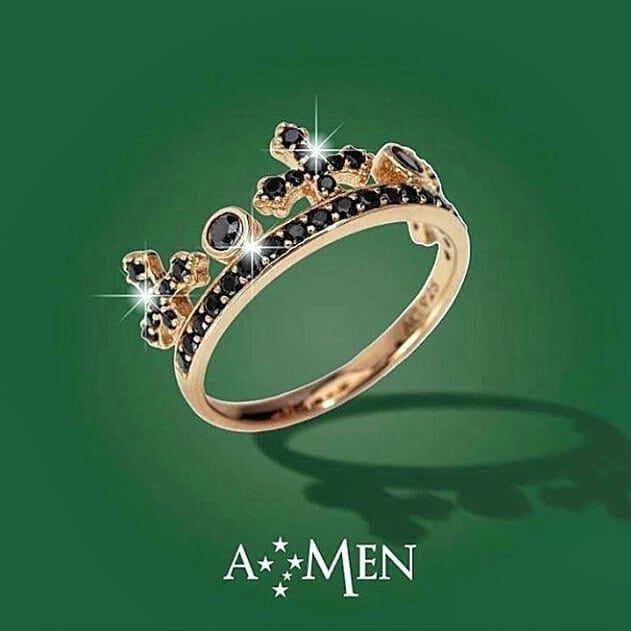 anello in oro con pietre