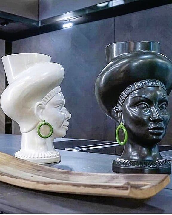 teste di moro di colore bianco e nero
