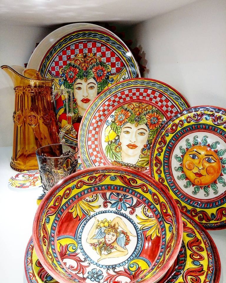 piatti decorati in stile siciliano