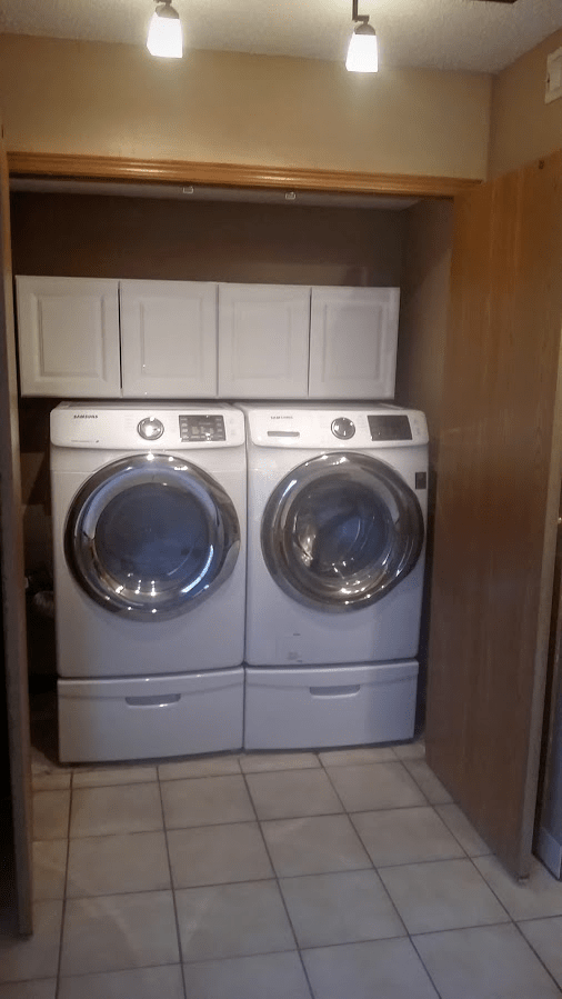 Courtside washer and dryer