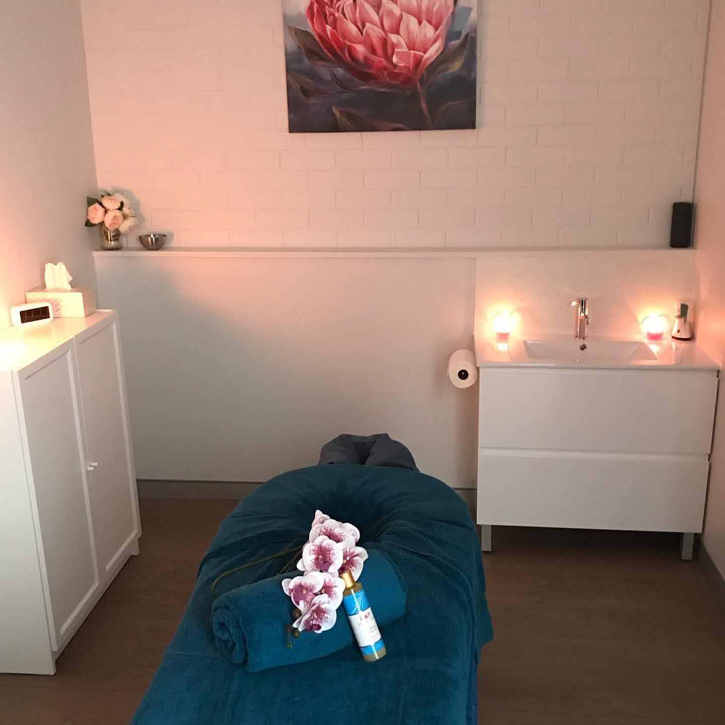 massage table