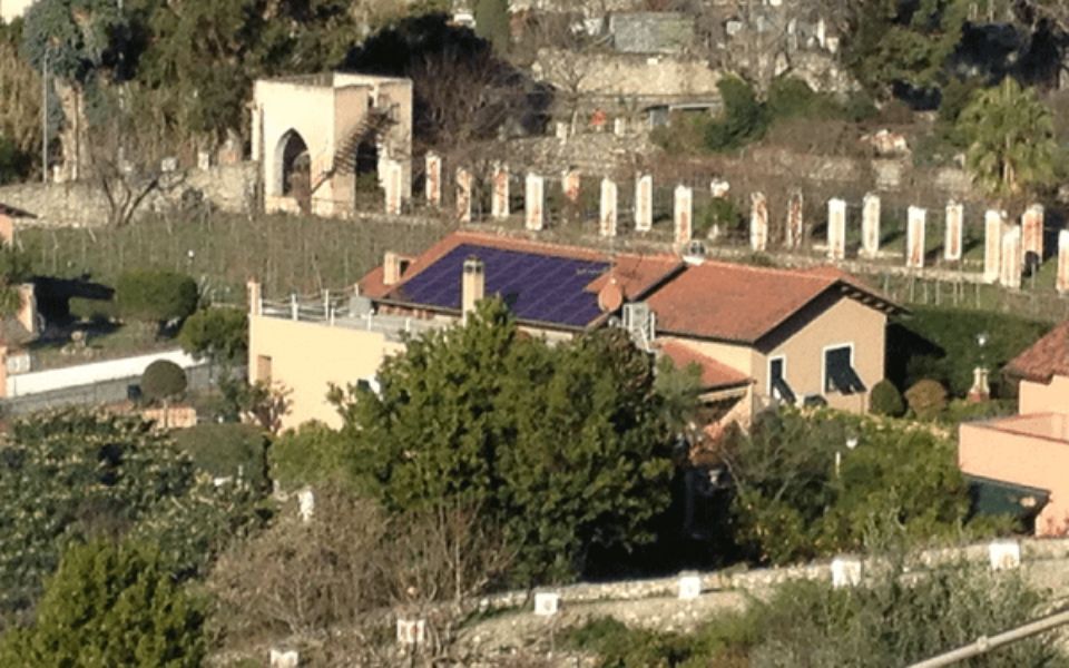Pannelli sopra casa