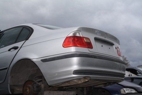 auto prima di essere demolita