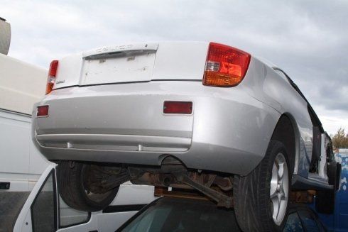 auto in deposito prima della demolizione