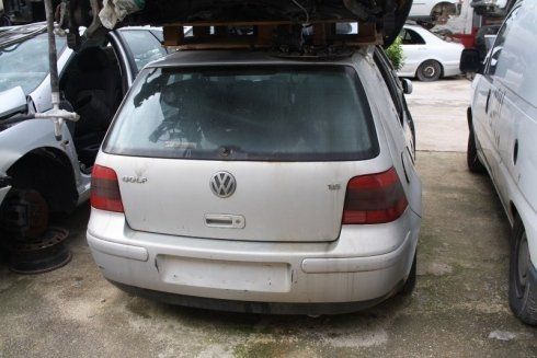 Volkswagen polo ferma in deposito