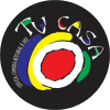 O logotipo da tv casa é um círculo colorido com um círculo vermelho no meio.