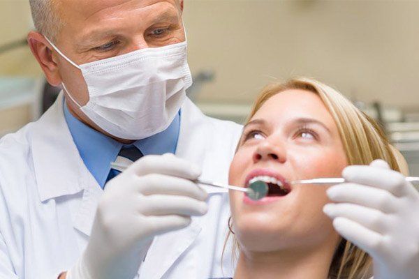 mandurah dental dentist working on teeth on patient