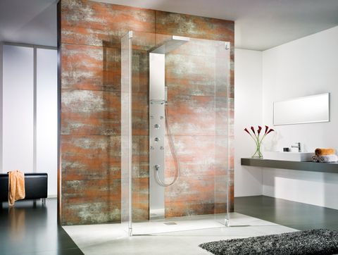 Walk In Dusche an Wand mit Metall Aussehen