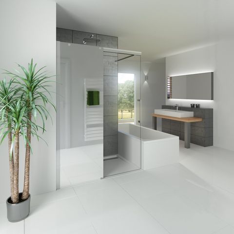 Walk In Dusche zwischen Wand und Badewanne
