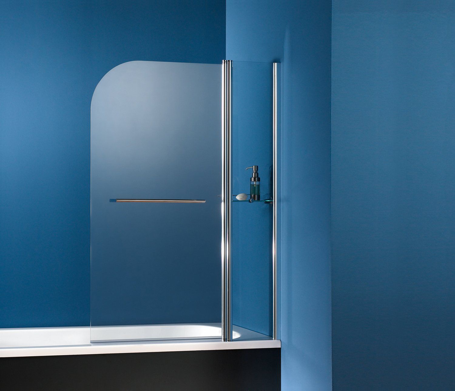 Badewannenaufsatz blaue Wand