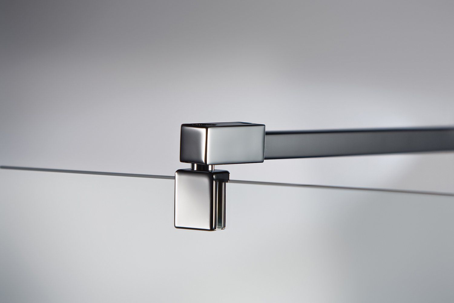Bügel zur Stabilisation der Tür
