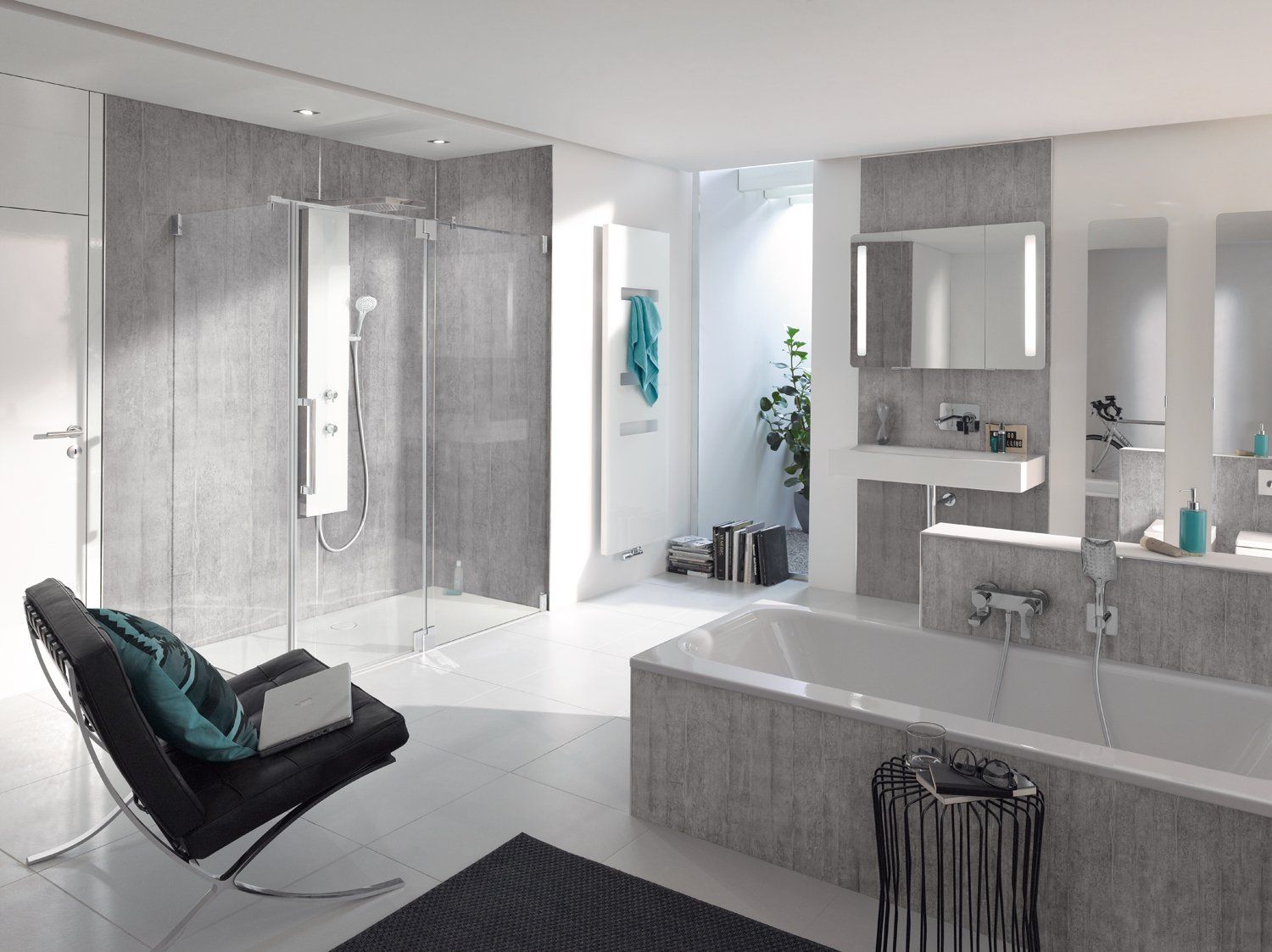 Badezimmer mit Wandverkleidung in Sichtbeton-Optik