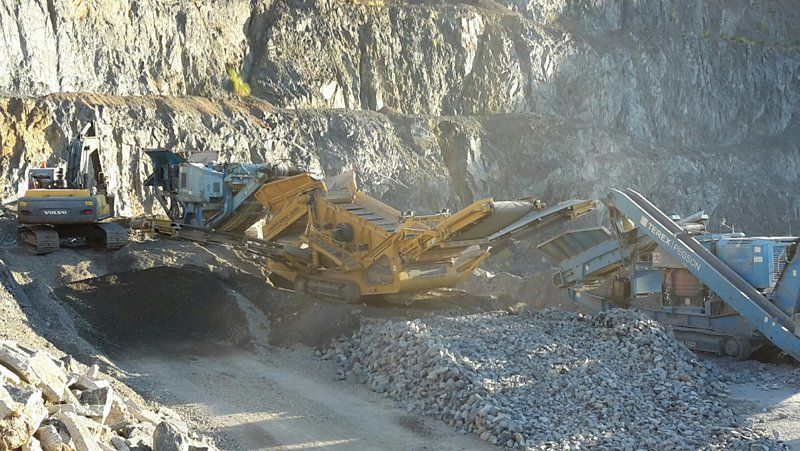 Machinery used for Screening plant hire