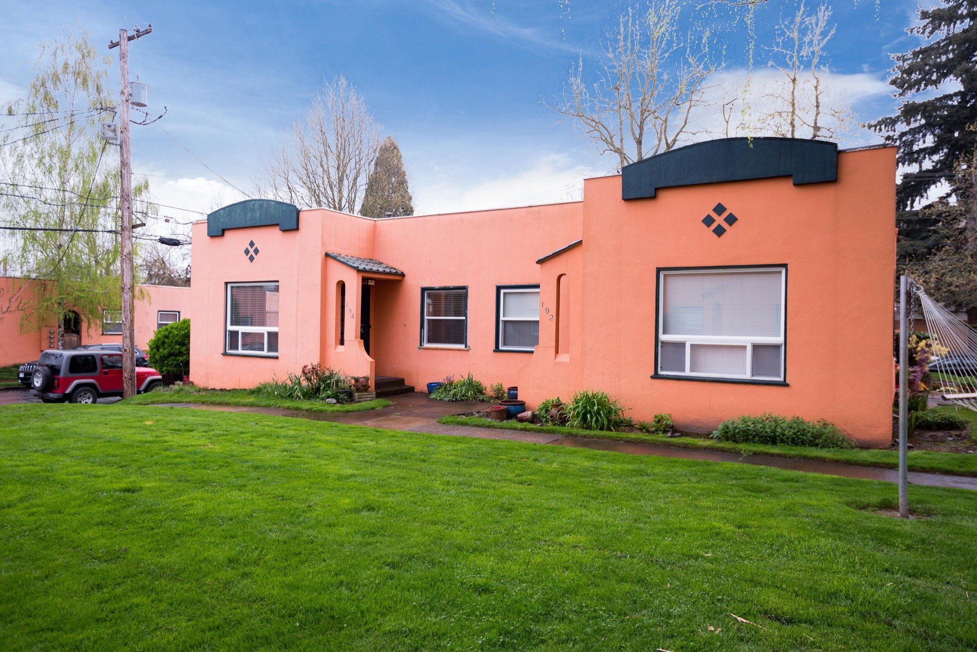 GRANADA COURT and link to page