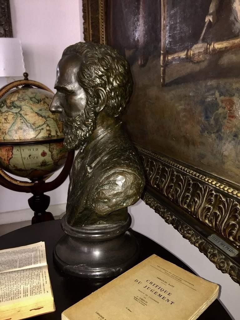 particolare di un busto