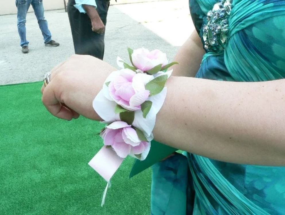 braccialetto di fiori, corsage da matrimonio