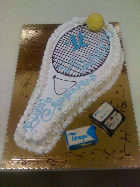 torta a forma di racchetta da tennis
