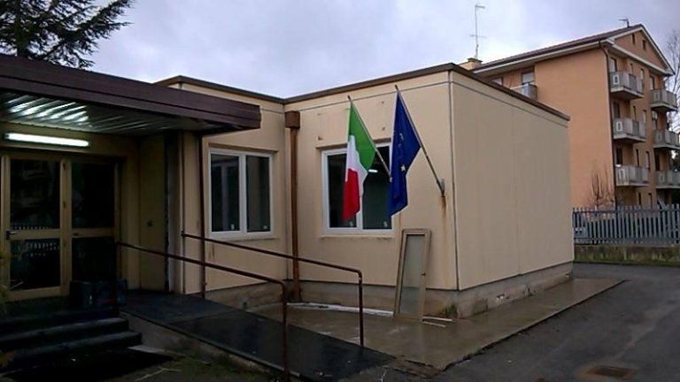 finestre d'istituto con sistema avvolgibile