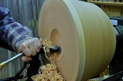 Turning a bowl on the lathe