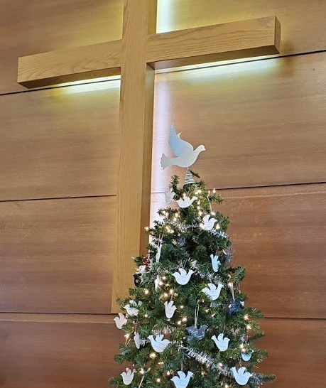 Country Manor Christmas tree decorated with dove ornaments